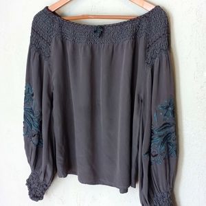 Bonnie Strauss Bell sleeve beautiful blouse
